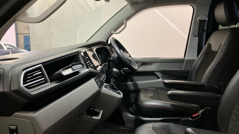 Volkswagen Transporter T32 Swb Diesel Special Edition 2.0 BiTDI 204 Sportline Black Ed Kombi Van DSG